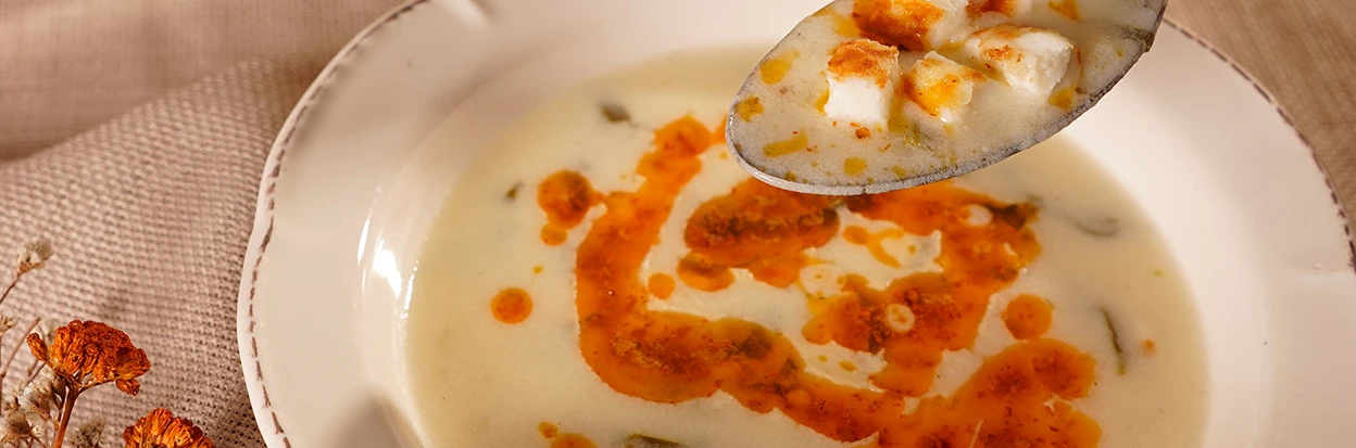 Hellim Peynirli Pazılı Yoğurt Çorbası